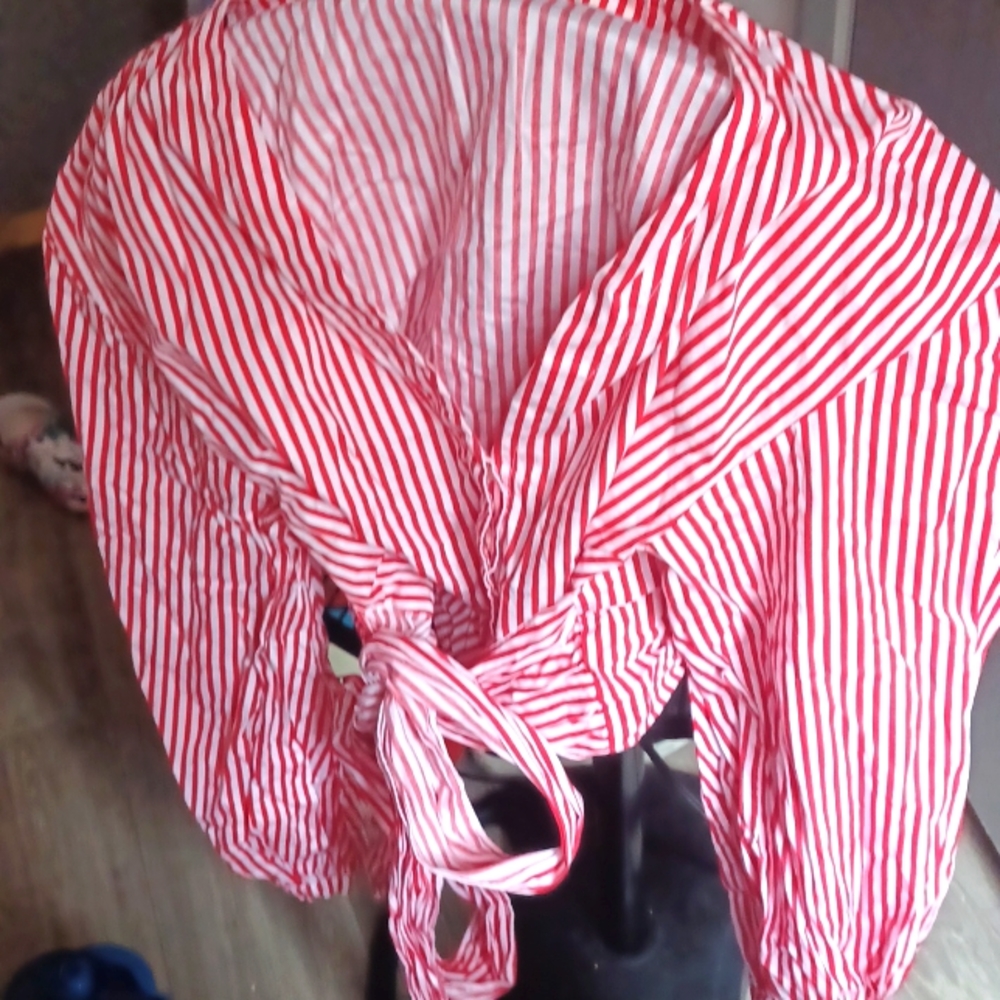 Whaiye and red puff sleeve shirt